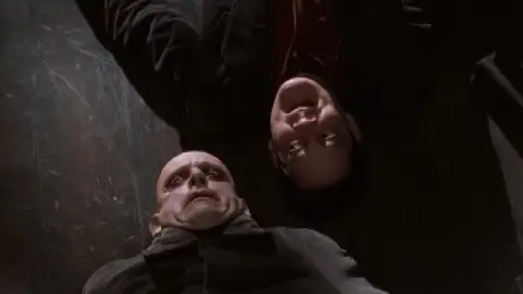 Still 6 of The Addams Family (1991) EXTENDED BluRay [Hindi (ORG 2.0) & English] 4K 1080p 720p & 480p Dual Audio [x264/10Bit-HEVC]