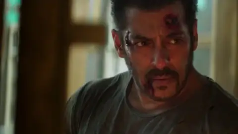 Still 5 of Tiger Zinda Hai (2017) BluRay [Hindi DD5.1] 1080p 720p & 480p [x264/HEVC]