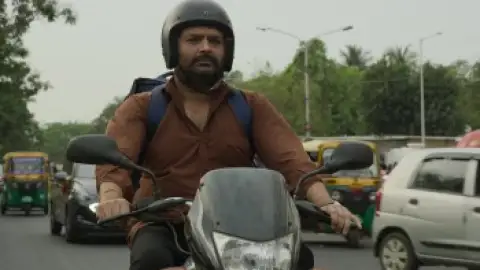 Still 5 of Zwigato (2023) WEB-DL [Hindi DD5.1] 1080p 720p & 480p [x264/HEVC]
