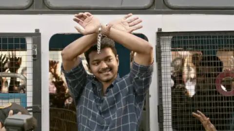 Still 1 of Mersal (2017) UNCUT WEB-DL [Hindi (DD5.1) & Tamil] 1080p 720p & 480p Dual Audio [x264/10Bit-HEVC]