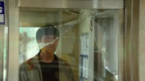 Still 2 of Sinkhole (2021) BluRay [Hindi (ORG 5.1) & Korean] 1080p 720p & 480p Dual Audio [x264/10Bit-HEVC]