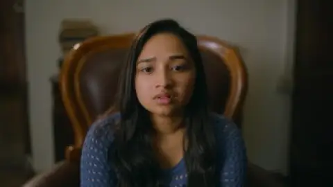 Still 2 of Secret Stories: Roslin (Season 1) DS4K WEB-DL [Hindi (DD5.1) & Malayalam] 4K 1080p 720p & 480p [x264/10Bit-HEVC] | [ALL Episodes] | JioHotStar Series