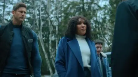 Still 6 of The Umbrella Academy (Season 4) WEB-DL [Hindi (DD5.1) & English] 1080p 720p & 480p [x264/10Bit-HEVC] | [ALL Episodes] | NF Series